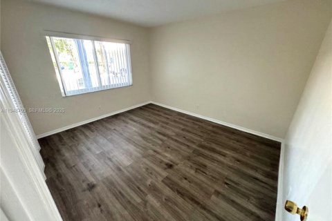 Снять в аренду виллу или дом в Корал-Спрингс, Флорида 3 спальни, 125.42м2, № 2004550 - фото 8