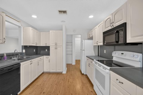 Villa ou maison à vendre à Sebastian, Floride: 3 chambres, 156.91 m2 № 2422250 - photo 10