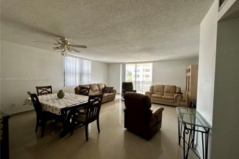 Condominio en venta en Hollywood, Florida, 2 dormitorios, 137.5 m2 № 1926097 - foto 14