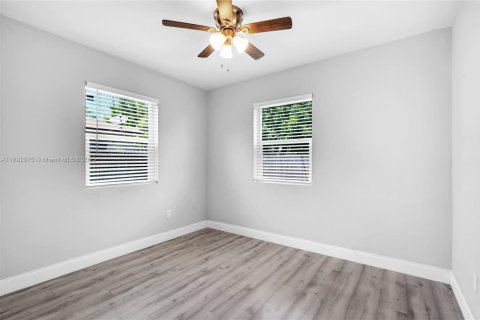 Снять в аренду виллу или дом в Помпано-Бич, Флорида 3 спальни, 103.12м2, № 1948935 - фото 24