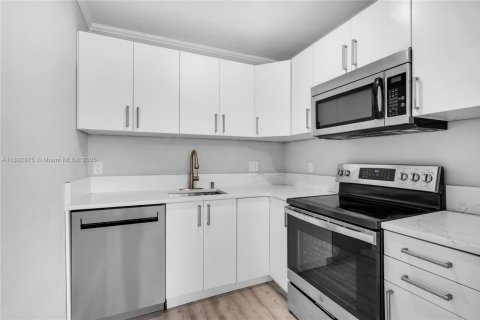 Снять в аренду виллу или дом в Помпано-Бич, Флорида 3 спальни, 103.12м2, № 1948935 - фото 1