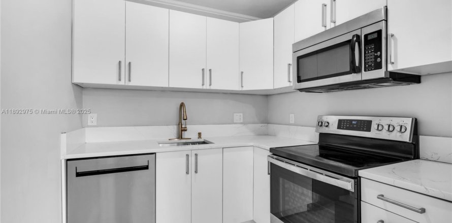 Дом в Помпано-Бич, Флорида 3 спальни, 103.12м2 № 1948935