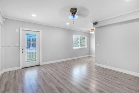 Снять в аренду виллу или дом в Помпано-Бич, Флорида 3 спальни, 103.12м2, № 1948935 - фото 3