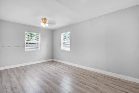 Снять в аренду виллу или дом в Помпано-Бич, Флорида 3 спальни, 103.12м2, № 1948935 - фото 10