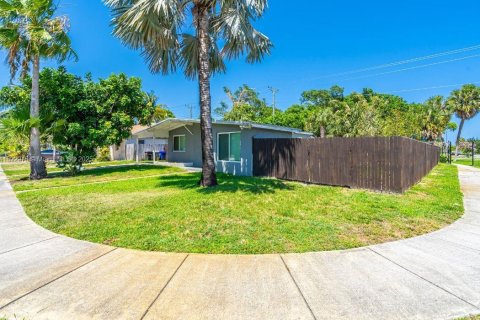 Снять в аренду виллу или дом в Помпано-Бич, Флорида 3 спальни, 103.12м2, № 1948935 - фото 16