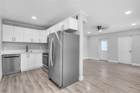 Снять в аренду виллу или дом в Помпано-Бич, Флорида 3 спальни, 103.12м2, № 1948935 - фото 2