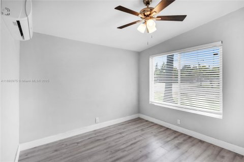 Снять в аренду виллу или дом в Помпано-Бич, Флорида 3 спальни, 103.12м2, № 1948935 - фото 9