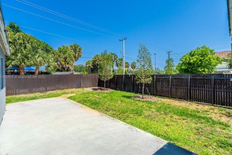 Снять в аренду виллу или дом в Помпано-Бич, Флорида 3 спальни, 103.12м2, № 1948935 - фото 17