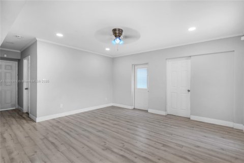 Снять в аренду виллу или дом в Помпано-Бич, Флорида 3 спальни, 103.12м2, № 1948935 - фото 22