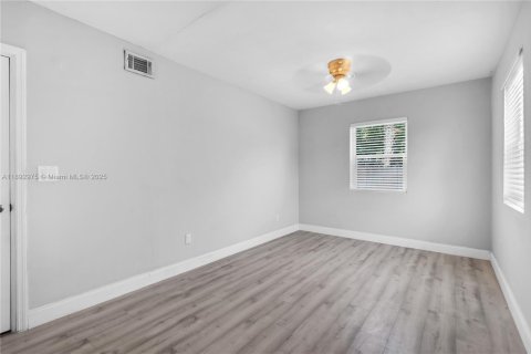 Снять в аренду виллу или дом в Помпано-Бич, Флорида 3 спальни, 103.12м2, № 1948935 - фото 7