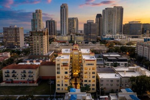 Condo in Saint Petersburg, Florida, 1 bedroom № 2123302