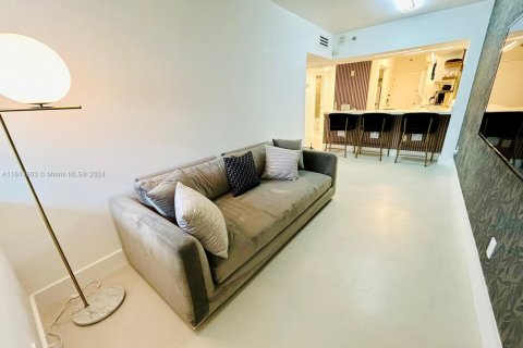 Кондоминиум с 1 спальней в Майами-Бич, Флорида № 1959539