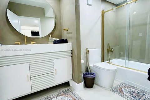 Снять в аренду кондоминиум в Майами-Бич, Флорида 1 спальня, 49.24м2, № 1959539 - фото 17