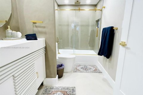 Снять в аренду кондоминиум в Майами-Бич, Флорида 1 спальня, 49.24м2, № 1959539 - фото 16