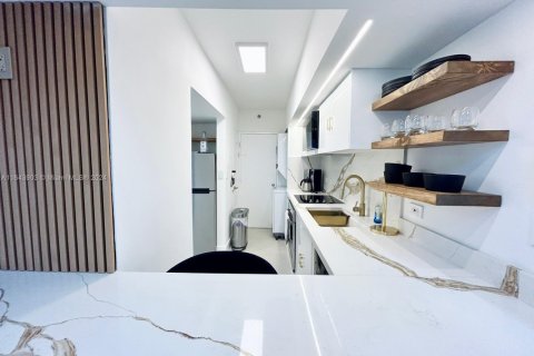 Снять в аренду кондоминиум в Майами-Бич, Флорида 1 спальня, 49.24м2, № 1959539 - фото 6