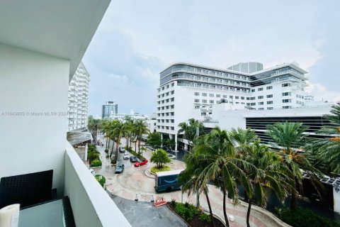 Снять в аренду кондоминиум в Майами-Бич, Флорида 1 спальня, 49.24м2, № 1959539 - фото 19