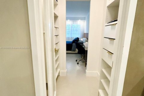 Снять в аренду кондоминиум в Майами-Бич, Флорида 1 спальня, 49.24м2, № 1959539 - фото 14