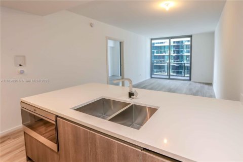 Condominio en alquiler en Miami, Florida, 1 dormitorio, 81.85 m2 № 1938921 - foto 5
