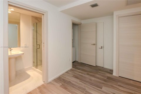 Condominio en alquiler en Miami, Florida, 1 dormitorio, 81.85 m2 № 1938921 - foto 24