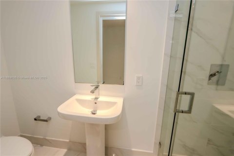 Condo in Miami, Florida, 1 bedroom  № 1938921 - photo 27
