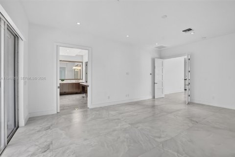 Купить виллу или дом в Бока-Ратон, Флорида 5 спален, 392.7м2, № 2005428 - фото 6