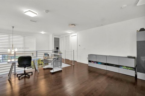 House in Doral, Florida 5 bedrooms, 336.68 sq.m. № 1370775 - photo 29