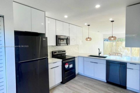 Touwnhouse à Pompano Beach, Floride 2 chambres, 97.92 m2 № 2016573