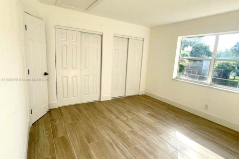 Touwnhouse à louer à Pompano Beach, Floride: 2 chambres, 97.92 m2 № 2016573 - photo 7
