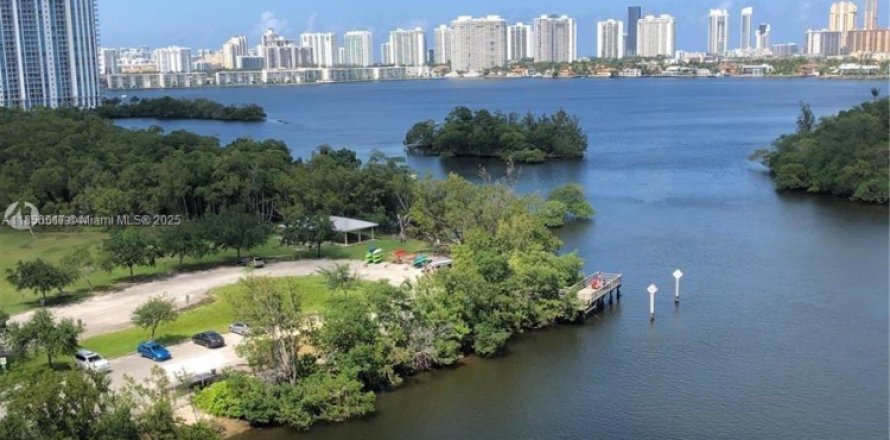 Condominio en North Miami Beach, Florida, 3 dormitorios  № 1878657