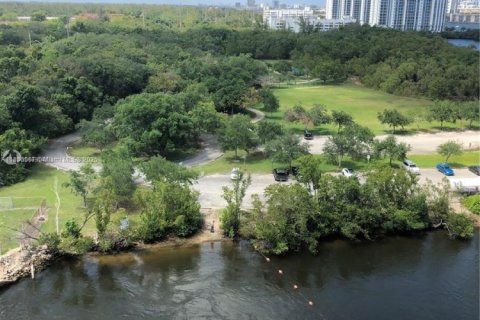 Condominio en venta en North Miami Beach, Florida, 3 dormitorios, 144.56 m2 № 1878657 - foto 2
