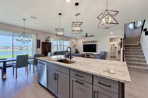House in Bradenton, Florida 5 bedrooms, 277.59 sq.m. № 2212018 - photo 21