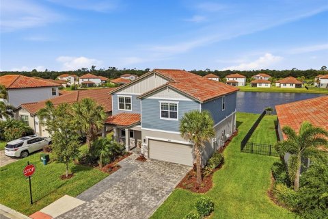 House in Bradenton, Florida 5 bedrooms, 277.59 sq.m. № 2212018 - photo 5