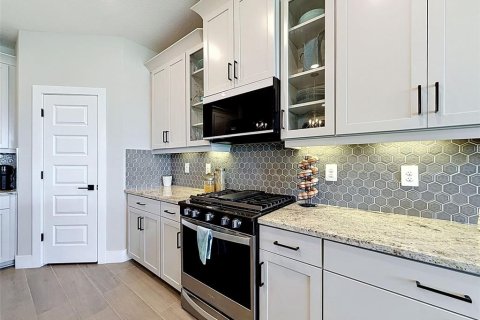House in Bradenton, Florida 5 bedrooms, 277.59 sq.m. № 2212018 - photo 25