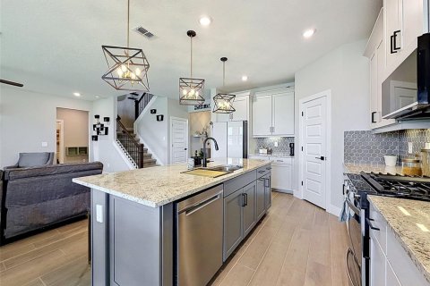House in Bradenton, Florida 5 bedrooms, 277.59 sq.m. № 2212018 - photo 22