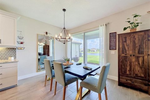 House in Bradenton, Florida 5 bedrooms, 277.59 sq.m. № 2212018 - photo 28