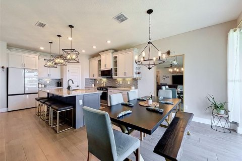 House in Bradenton, Florida 5 bedrooms, 277.59 sq.m. № 2212018 - photo 30