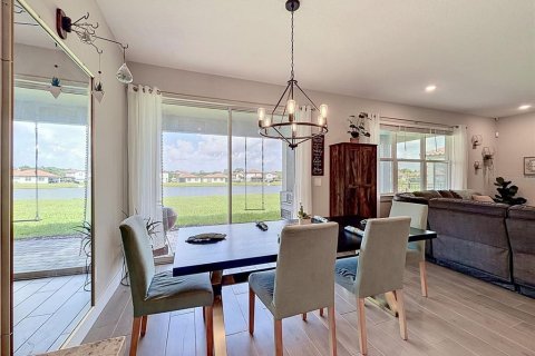 House in Bradenton, Florida 5 bedrooms, 277.59 sq.m. № 2212018 - photo 29