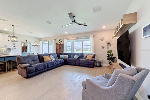 House in Bradenton, Florida 5 bedrooms, 277.59 sq.m. № 2212018 - photo 17
