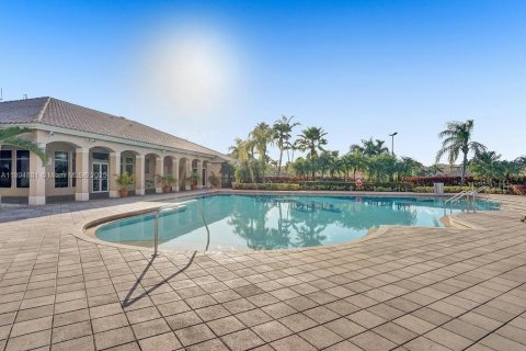 Casa en venta en Miramar, Florida, 4 dormitorios, 251.49 m2 № 1949268 - foto 4