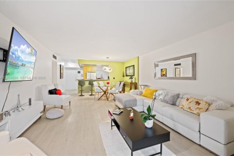 Copropriété à vendre à Dania Beach, Floride: 2 chambres, 106.28 m2 № 2069481 - photo 9