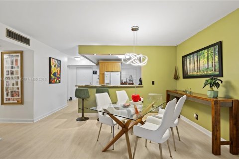 Copropriété à vendre à Dania Beach, Floride: 2 chambres, 106.28 m2 № 2069481 - photo 6