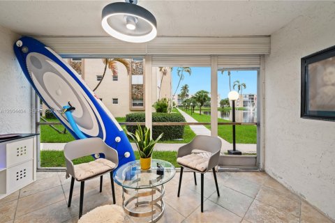 Copropriété à vendre à Dania Beach, Floride: 2 chambres, 106.28 m2 № 2069481 - photo 11