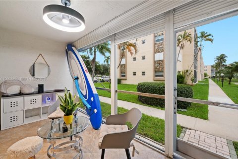 Copropriété à vendre à Dania Beach, Floride: 2 chambres, 106.28 m2 № 2069481 - photo 12