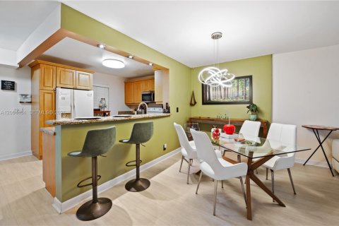 Copropriété à vendre à Dania Beach, Floride: 2 chambres, 106.28 m2 № 2069481 - photo 5