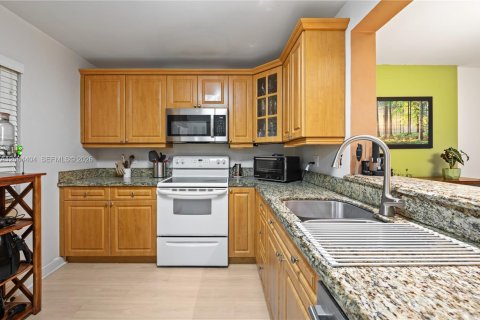 Copropriété à vendre à Dania Beach, Floride: 2 chambres, 106.28 m2 № 2069481 - photo 4