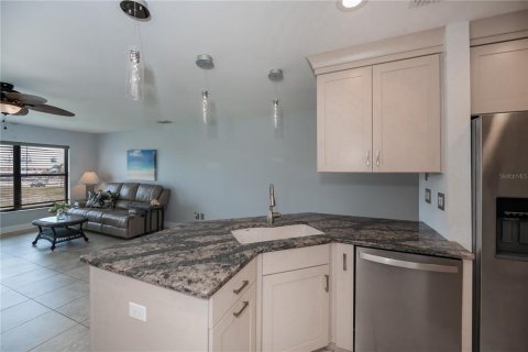 Condo in Punta Gorda, Florida, 2 bedrooms  № 1567593 - photo 12