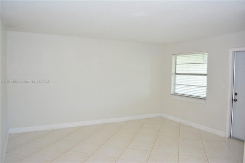 Condominio en venta en Hallandale Beach, Florida, 1 dormitorio, 63.45 m2 № 1761867 - foto 5