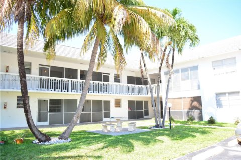 Condominio en venta en Hallandale Beach, Florida, 1 dormitorio, 63.45 m2 № 1761867 - foto 21