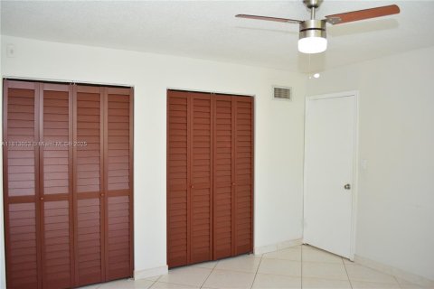 Condominio en venta en Hallandale Beach, Florida, 1 dormitorio, 63.45 m2 № 1761867 - foto 19