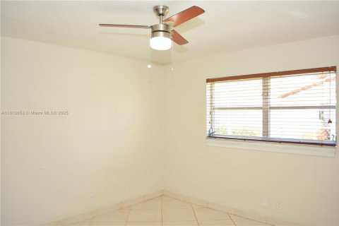 Condominio en venta en Hallandale Beach, Florida, 1 dormitorio, 63.45 m2 № 1761867 - foto 20